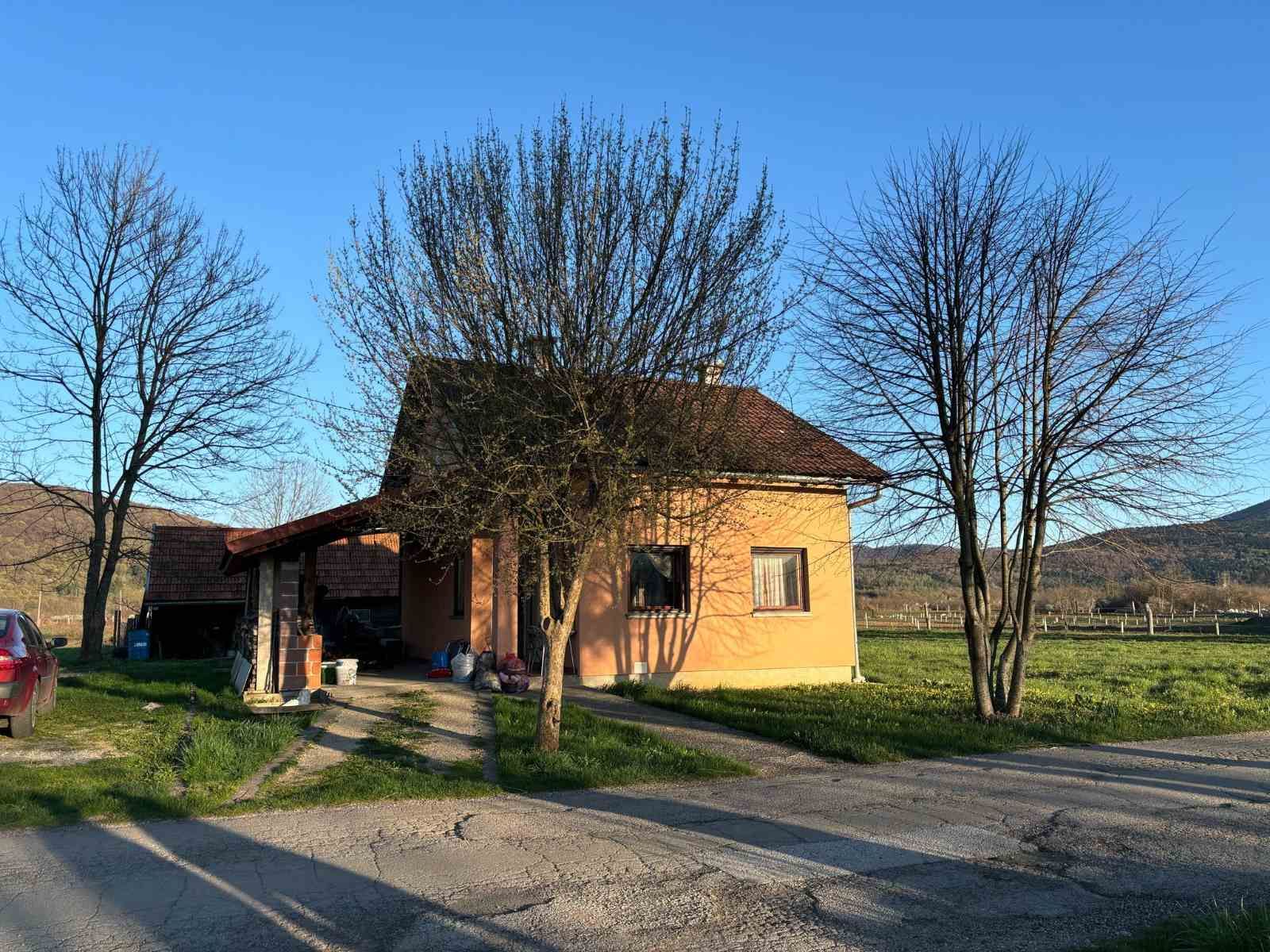 kuća + 11.000 m2 zemljišta - slika 8