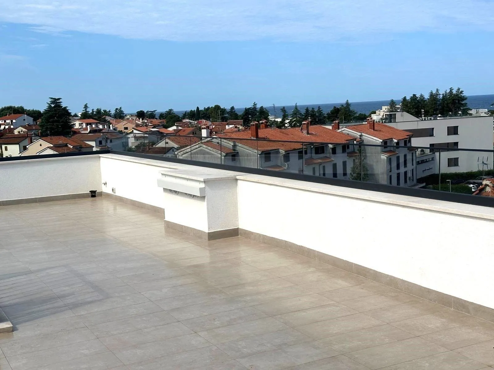 poreč- moderan stan sa krovnom terasom na prodaji (prodaja) - slika 2