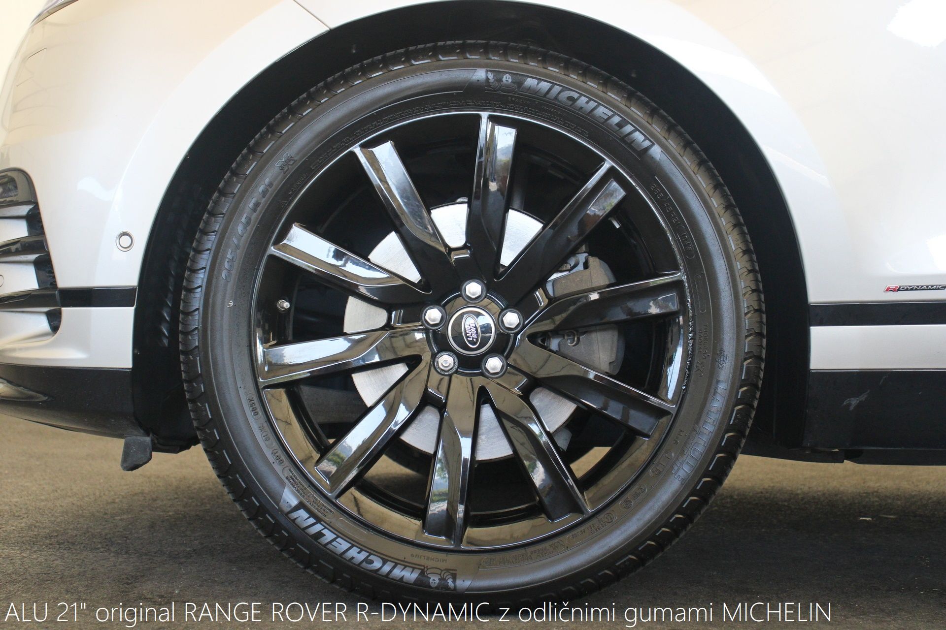 land rover range rover velar r-dynamic se 3.0d 4wd a8 300km pano airma - slika 18