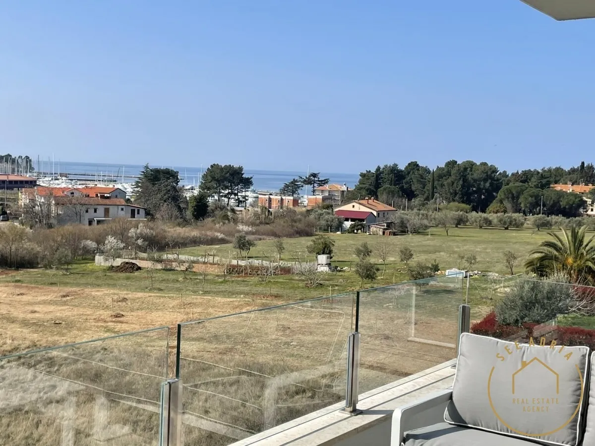 prekrasan stan sa pogledom na marinu - slika 15