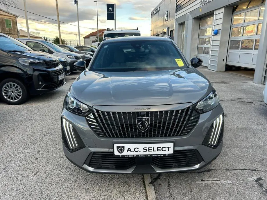 peugeot 2008 allure - 2025 - 12.000km - zimske gume + reg 1 god !!! - slika 2