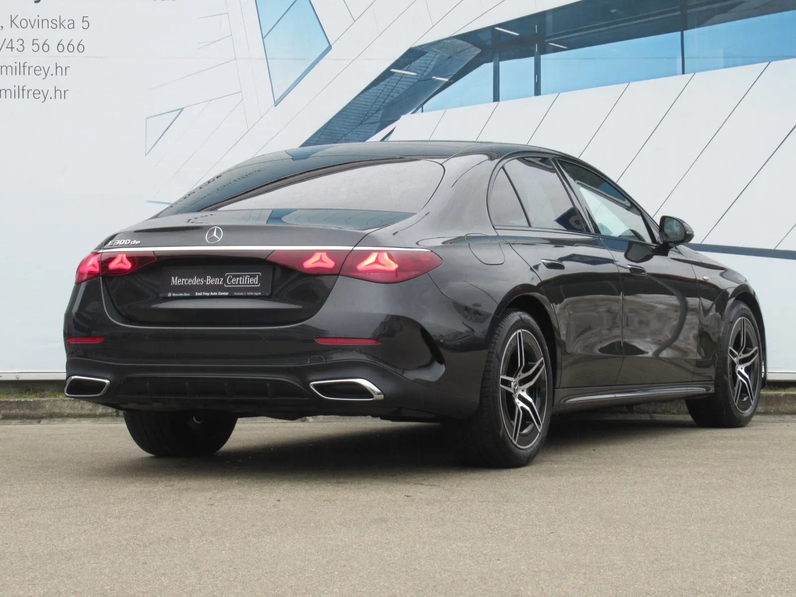 mercedes-benz e-klasa 300 de amg line/night paket/digital light/360° - slika 6