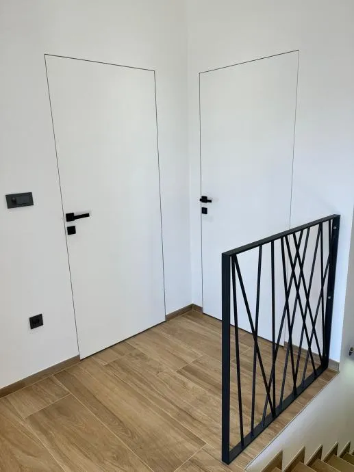 lakirana sobna vrata sa skrivenim nevidljivim dovratnikom po mjeri - slika 5