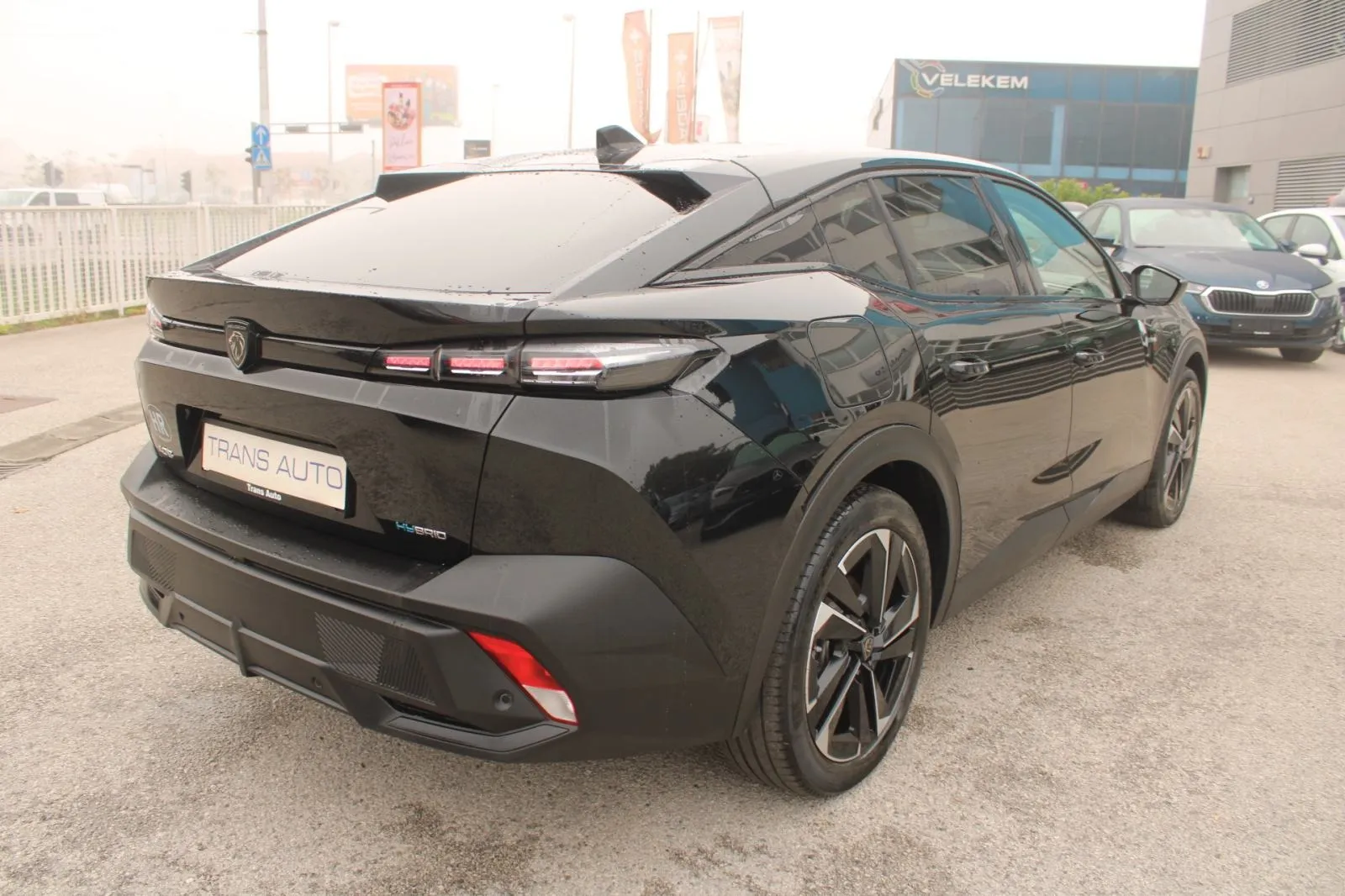 peugeot 408 1.6 hybrid 180 allure *led,navigacija,kamera* automatik - slika 5