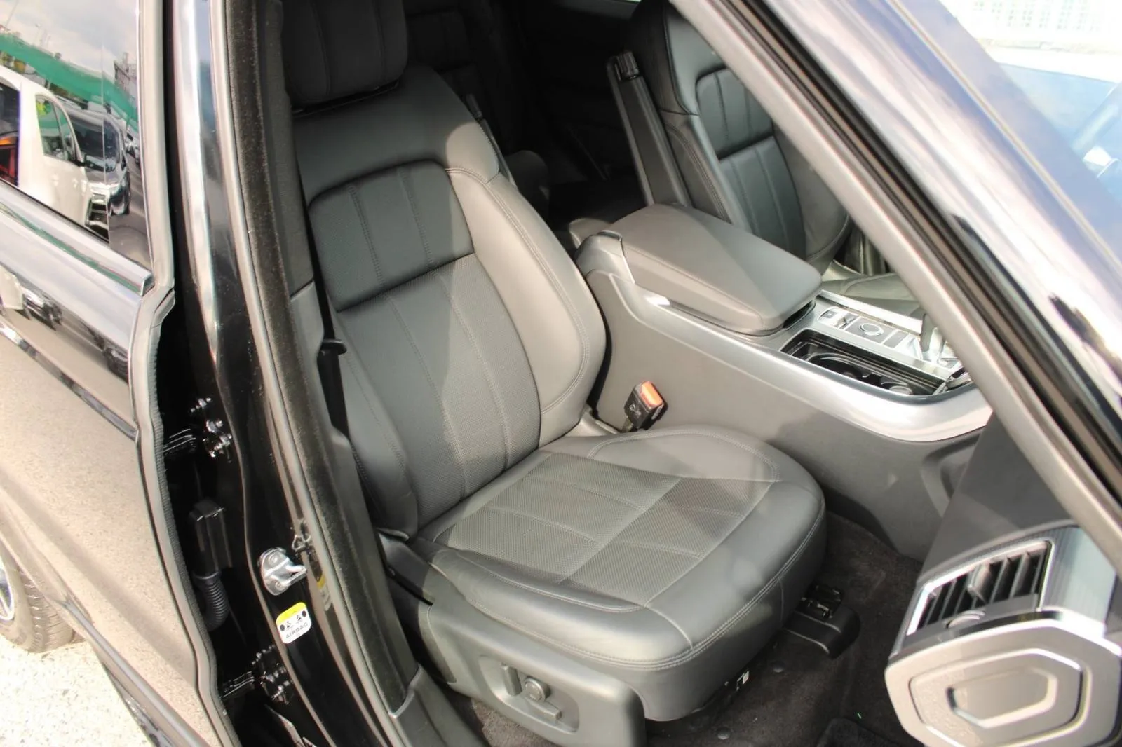 land rover range rover sport 3.0 sdv6 hse dynamic - slika 12