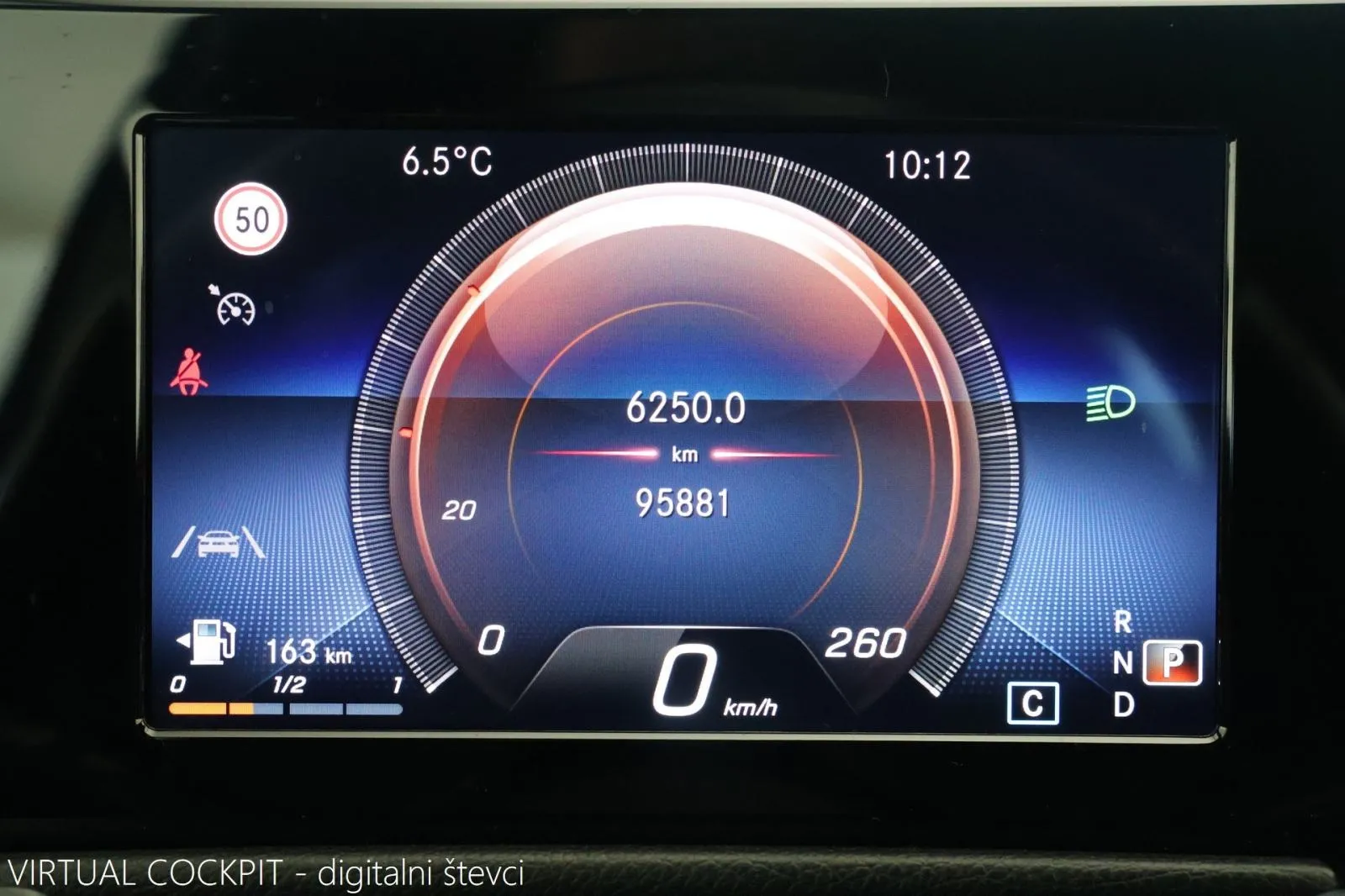 mercedes-benz glb 220d 8g-dct progressive 191km full led navi - slika 12