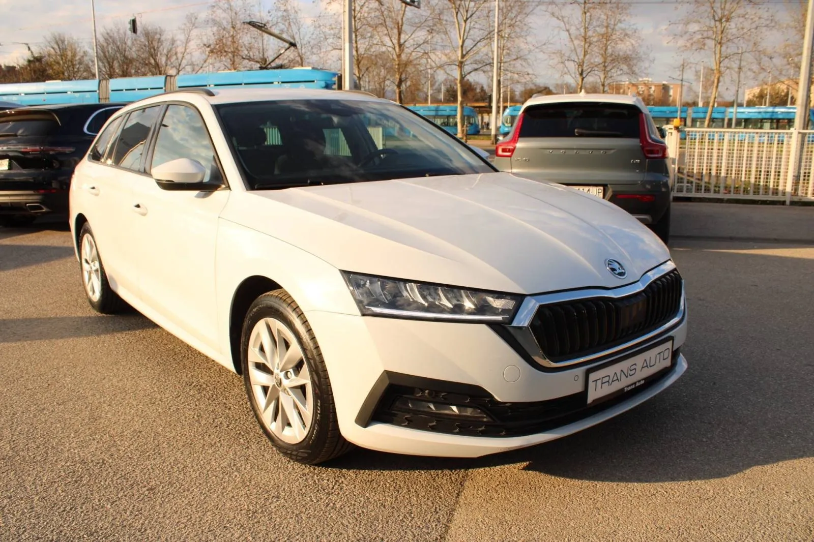 škoda octavia combi 2.0 tdi dsg *led, navigacija* - slika 3