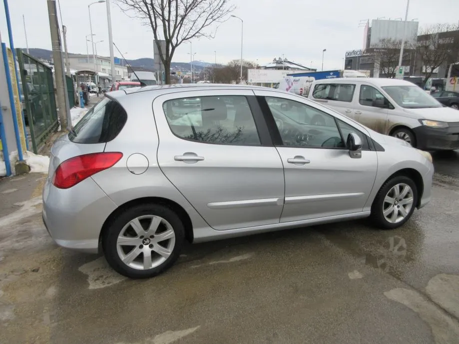 peugeot 308 1,6 e-hdi,111ks,novo registriran,nove zimske gume,klima,. - slika 4