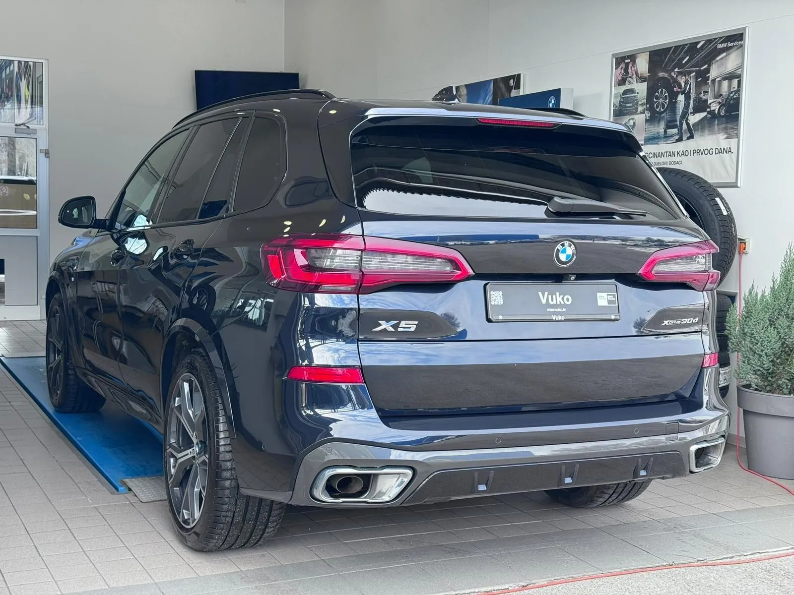 bmw x5 xdrive30d m sport - slika 2
