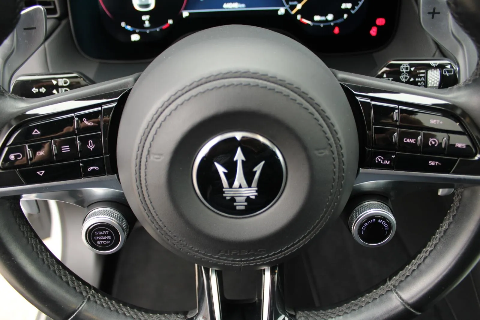 maserati grecale gt q4 automatik *panorama, led, kamera* - slika 23