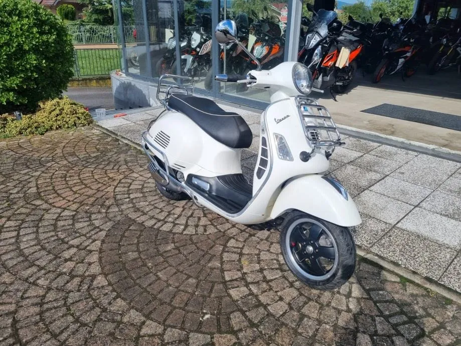 piaggio vespa gts 300 super, 2013 god. - slika 4