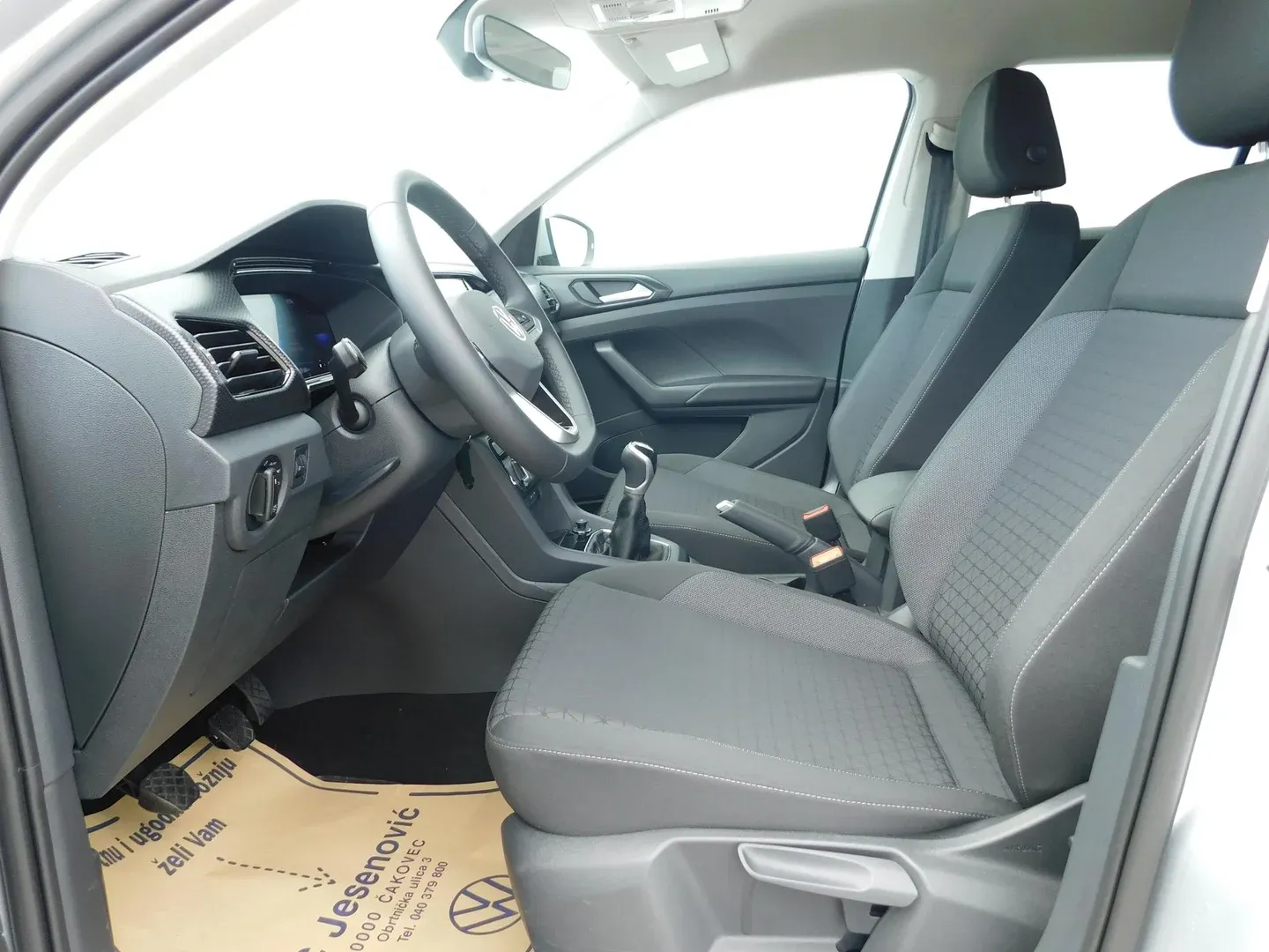 10995 volkswagen t-cross 1.0 tsi life - slika 8