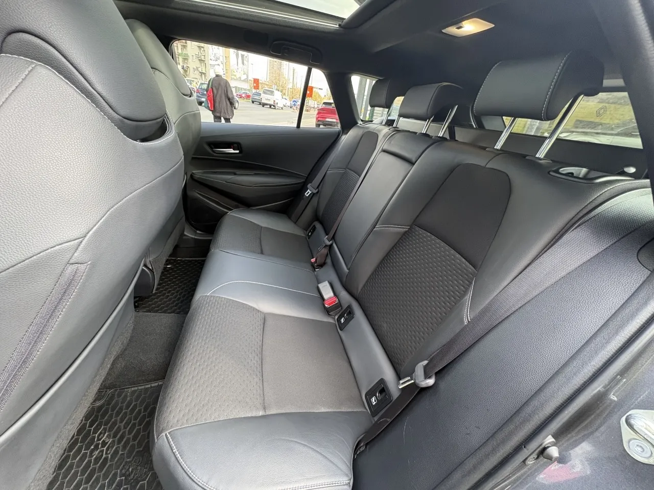 toyota corolla ts hybrid 1,8 vvt-i executive aut. - slika 16