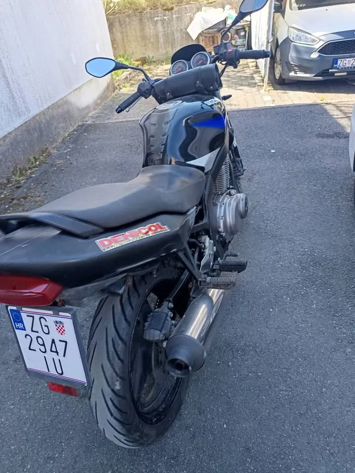 suzuki gs500 2004.g reg do 4.9.26. god ispravan i servisiran. zg jarun - slika 2