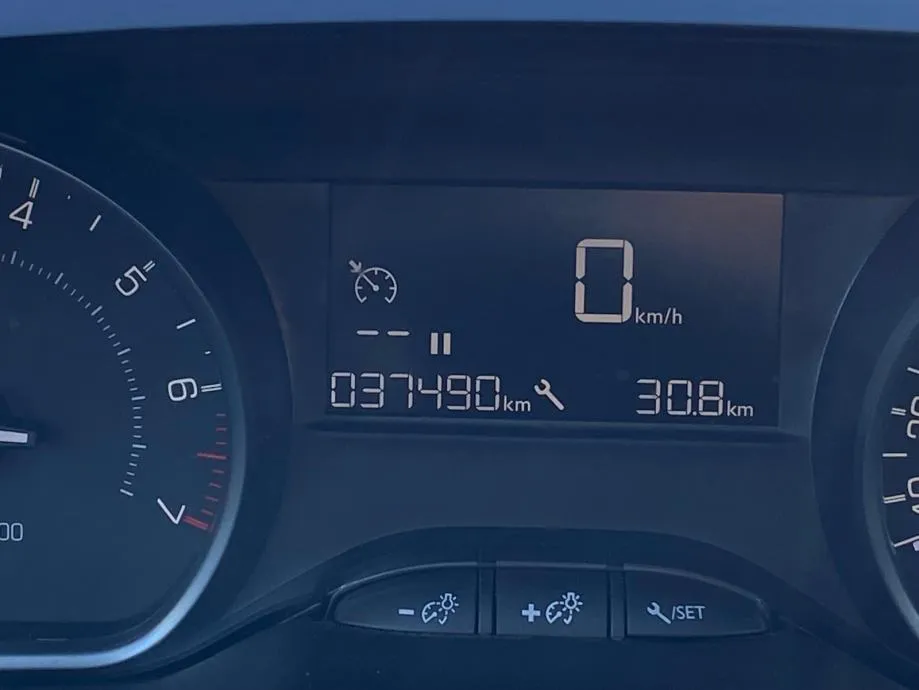 peugeot 208 1,2 puretech berline premium 4xgarancije - slika 13
