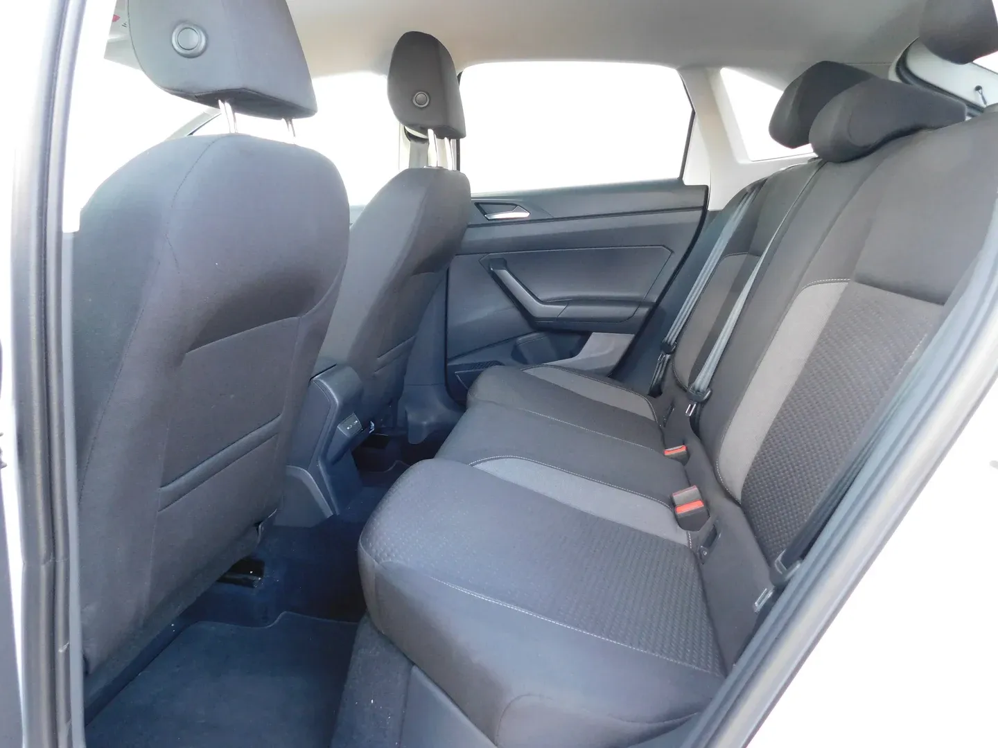 10778 volkswagen taigo 1.0 tsi life - slika 11