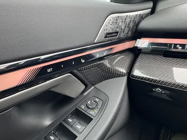 ima sve ! bmw 550e m 489ks-4x4-i-2025 proč.opis - slika 12