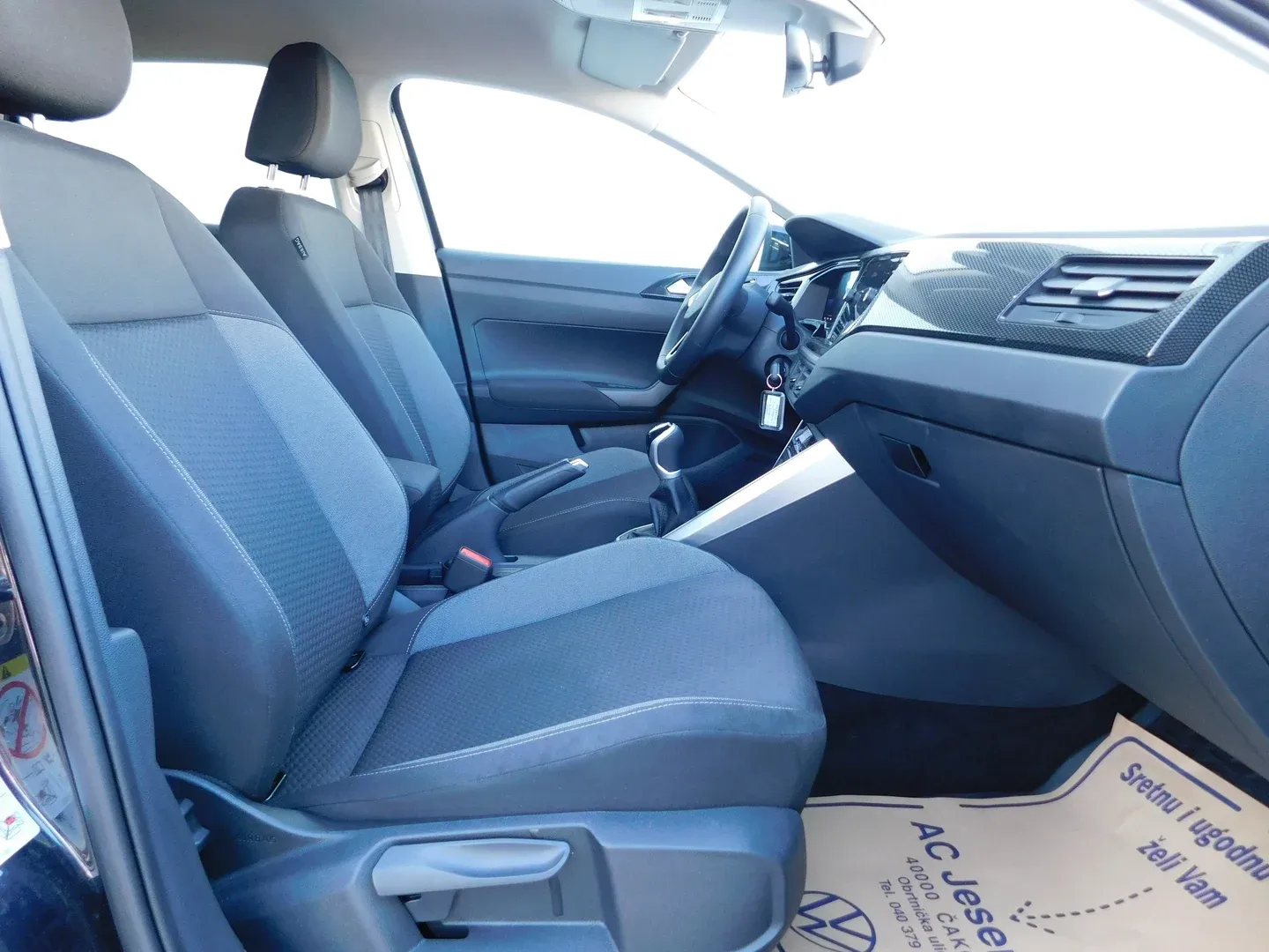 10896 volkswagen taigo 1.0 tsi life - slika 12