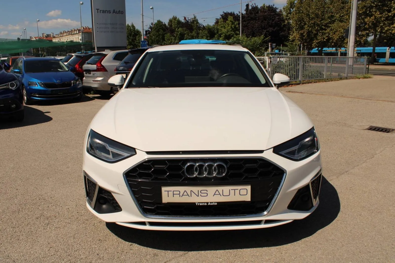 audi a4 avant 35 tdi s-tronic s-line *navigacija, led* - slika 2