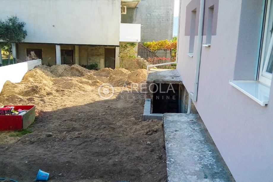 solin, srednja strana (bubići) - kuća s 3 stana (1s + 3s + 4s) - slika 11