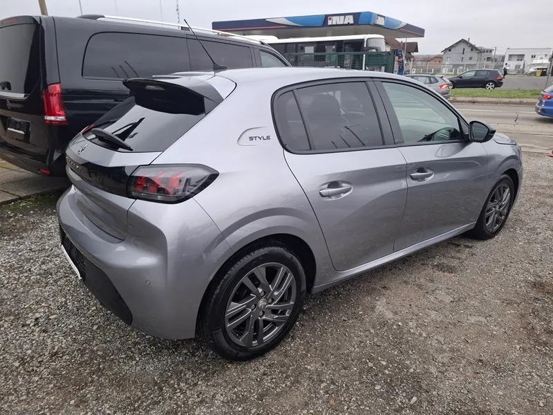 peugeot 208 1,2 puretech*style*100ks*klima*tempomat* - slika 4