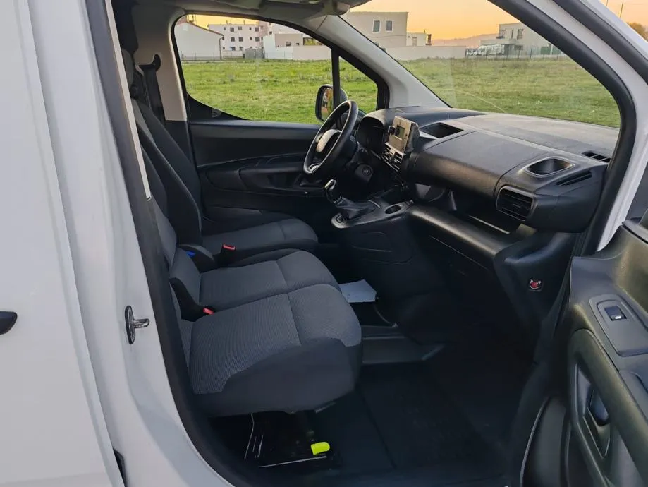 citroen berlingo, 2019 god, 260000km kartice 24/36 rata, 2019 god. - slika 13