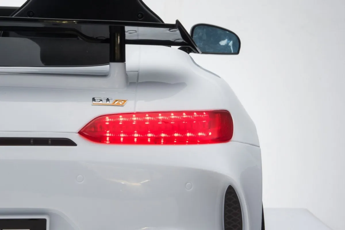 licencirani auto na akumultor mercedes benz gt r 4 x 4 – bijeli - slika 12