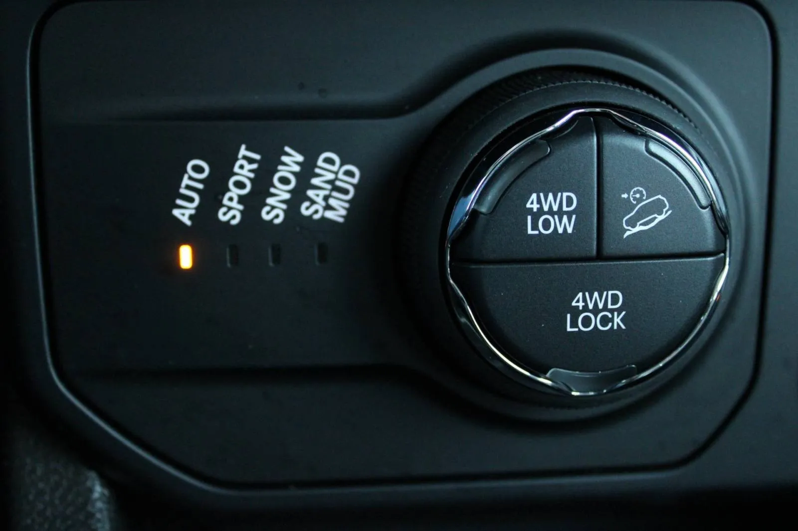 jeep renegade 1.3 t4 phev limited 4x4 automatik - slika 19