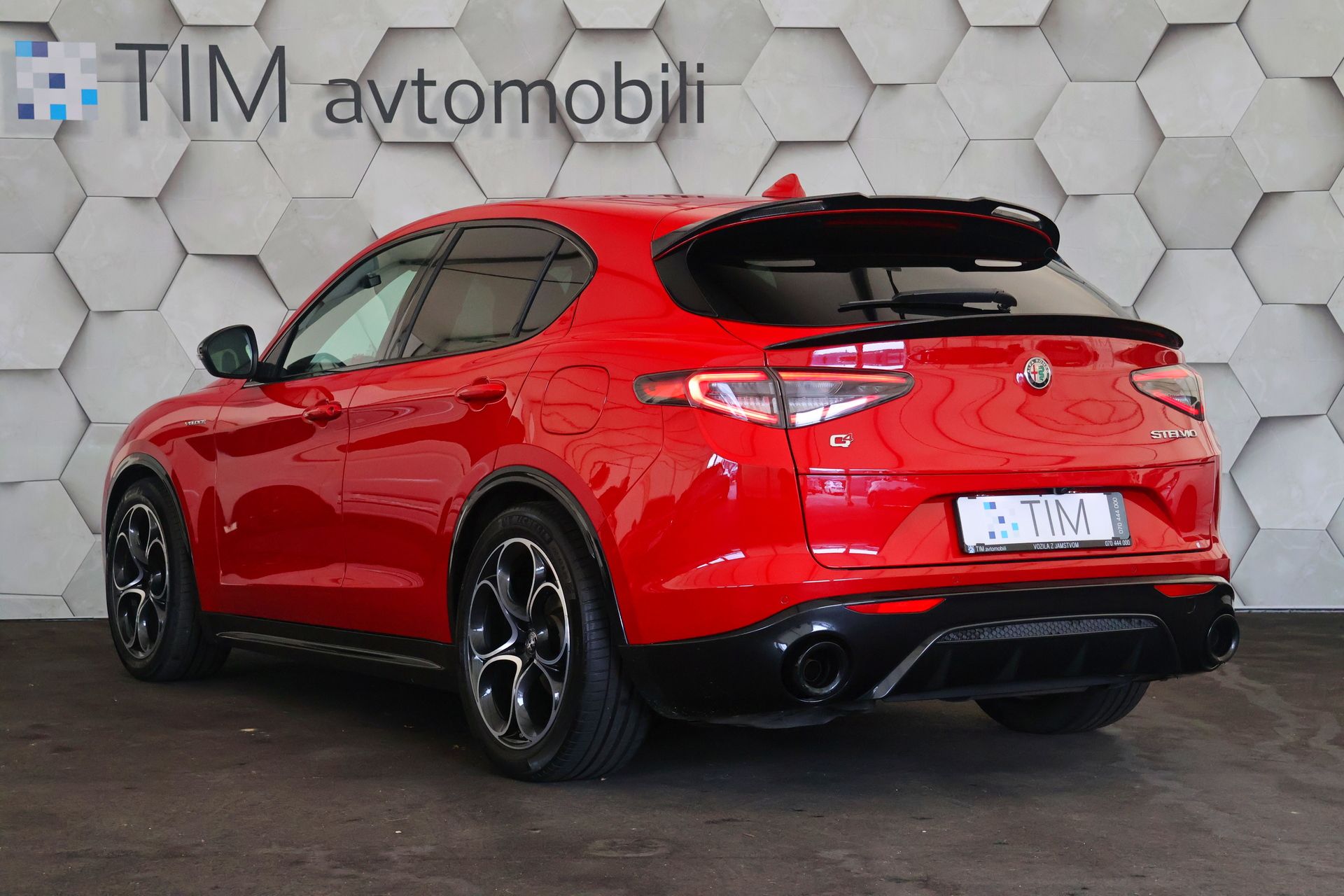 alfa romeo stelvio veloce 2.2 multijet q4 at8 210km matrix cockpit - slika 4