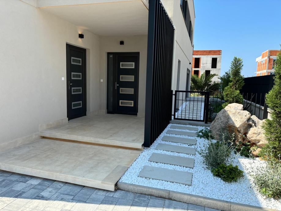 moderna vila s bazenom 60 m od mora - privlaka (zadar) (prodaja) - slika 2