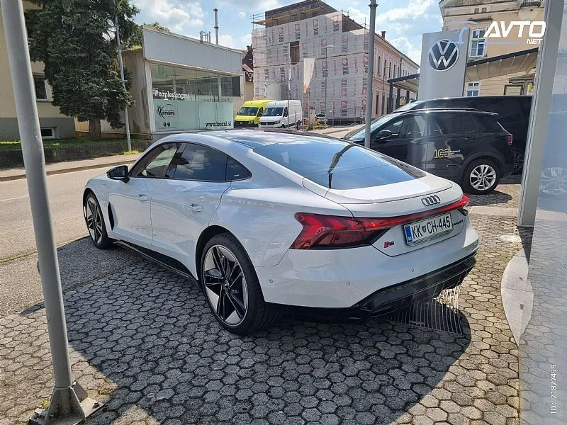 audi e-tron gt rs quattro 440kw masaža. b o. matrix - slika 7