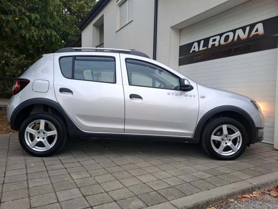 dacia sandero stepway 1.5 dci*jamstvo*navi,alu,i. vlasnik,servisna... - slika 4