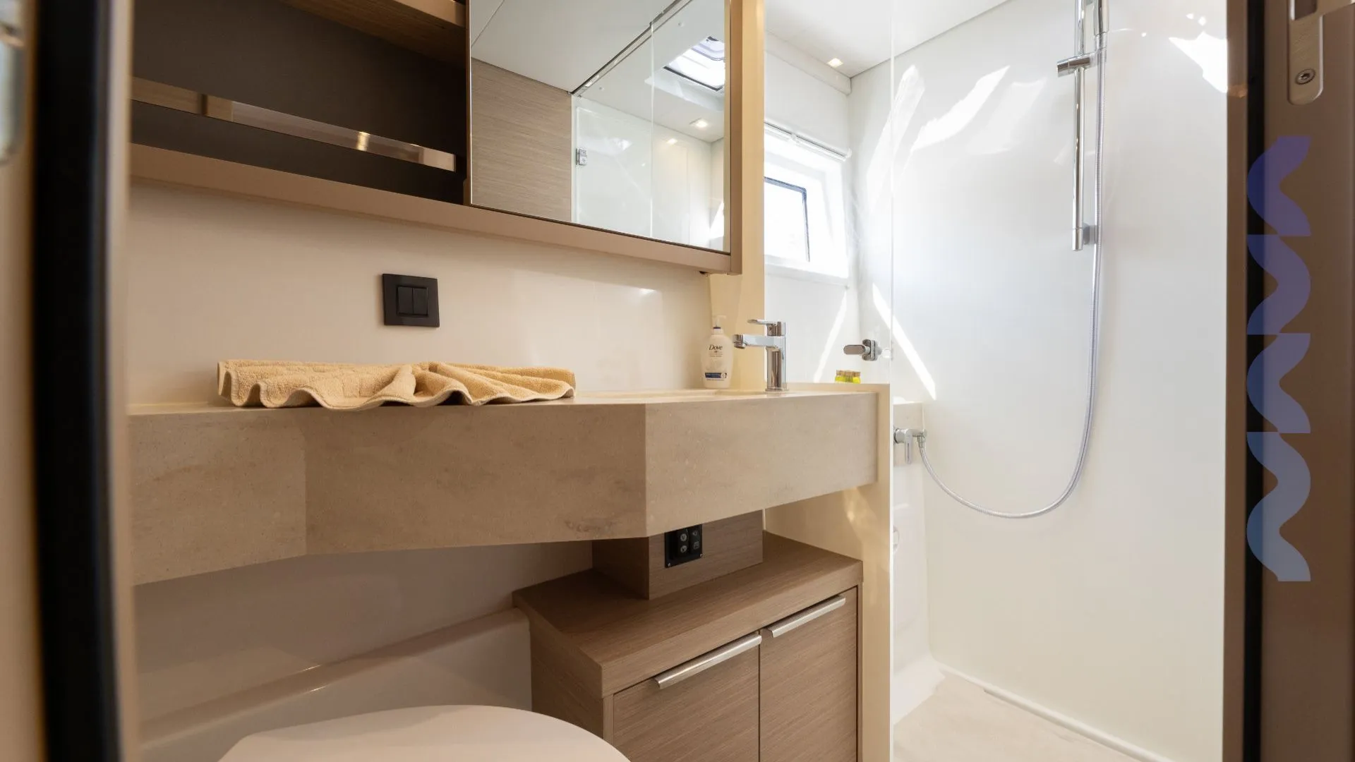lagoon 46 -skyfall - charter ready - slika 11