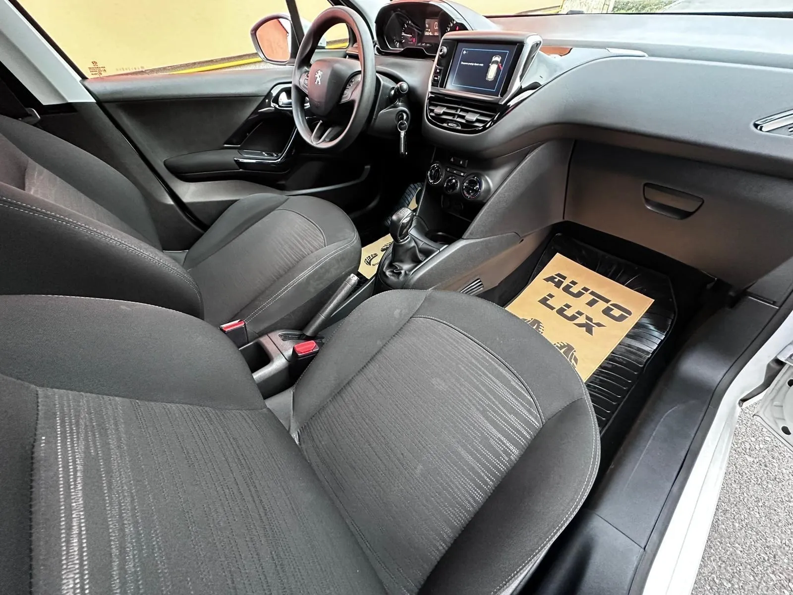 peugeot 208 1,2 puretech •2019.g.•navi•leasing 6 godina• - slika 17