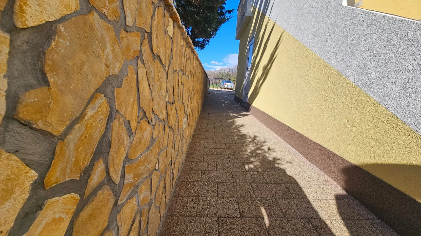 stara novalja: kuća s 3 apartmana, veliko dvorište - slika 6