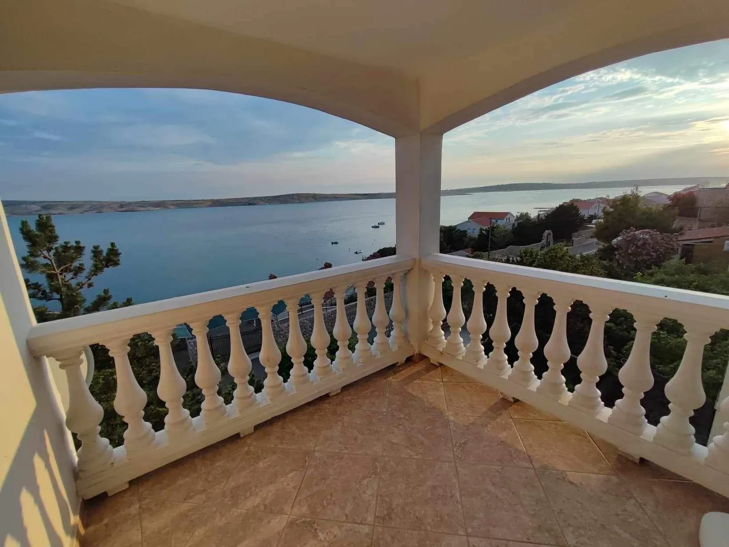 Pag, Vidalići, kuća sa 6 apartmana, s pogledom na more! - Novalja