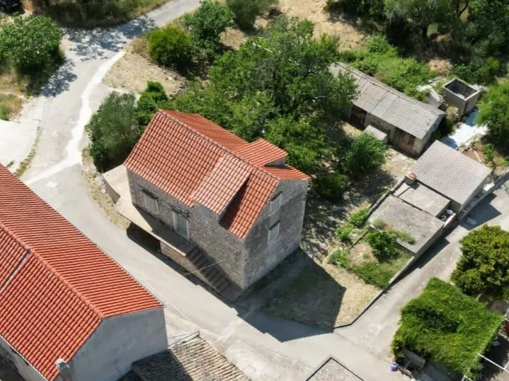 vis, kamena kuća, 140m2, marinje zemlje - slika 4
