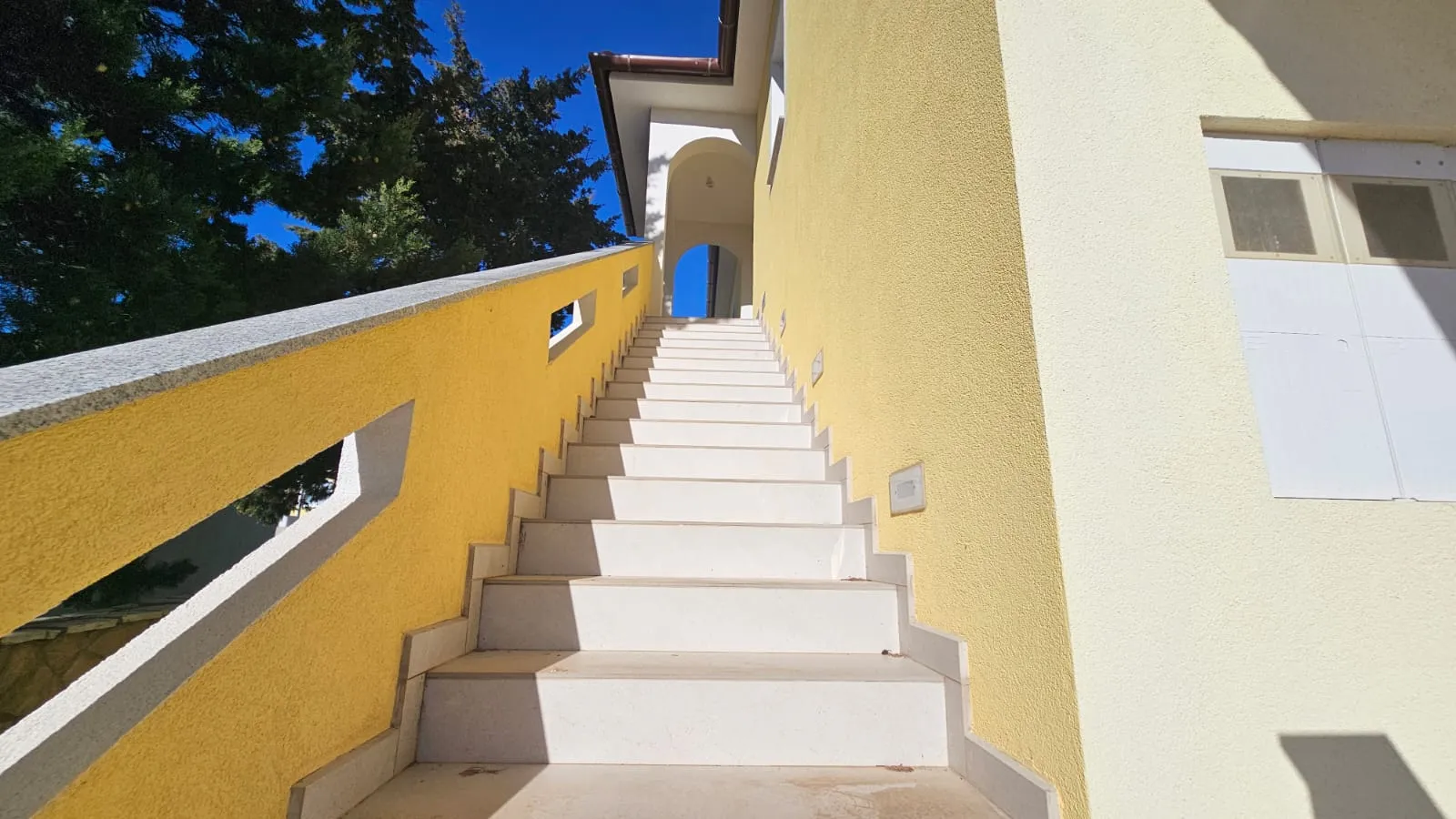 stara novalja: kuća s 3 apartmana, veliko dvorište - slika 7