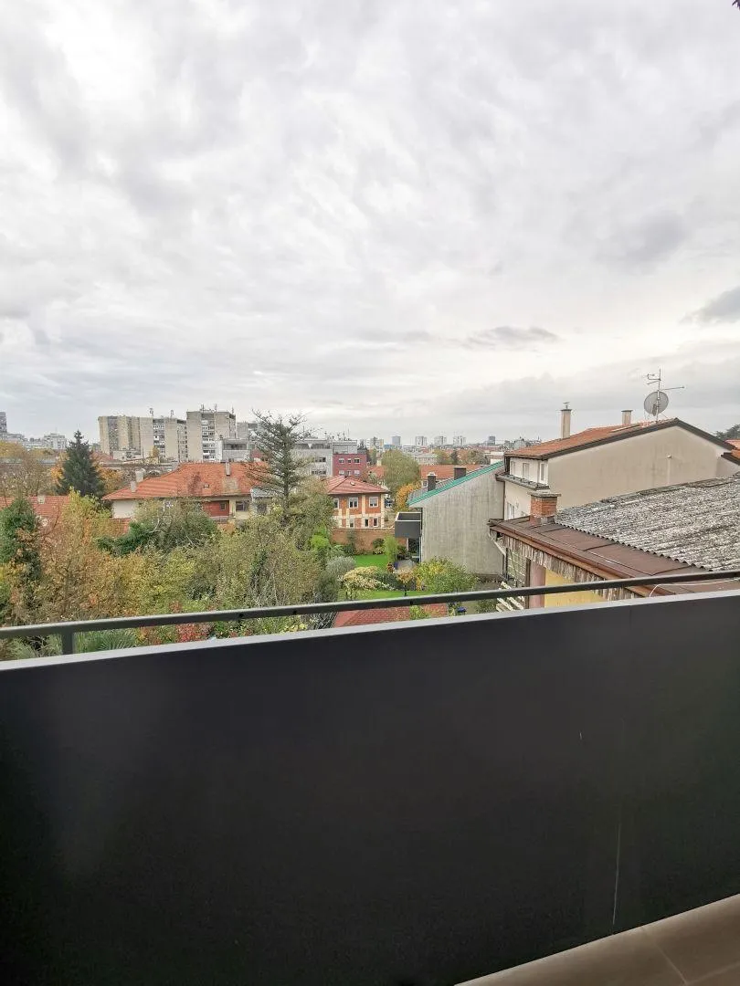 Kuća, 4 stana, parking, garaža, kod Petrove - Zagreb
