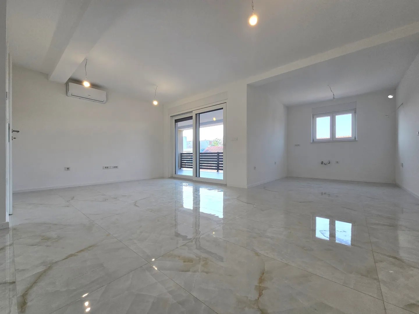 Velika Gorica, 4S, terasa, 2x parking, 125 m2, prilika