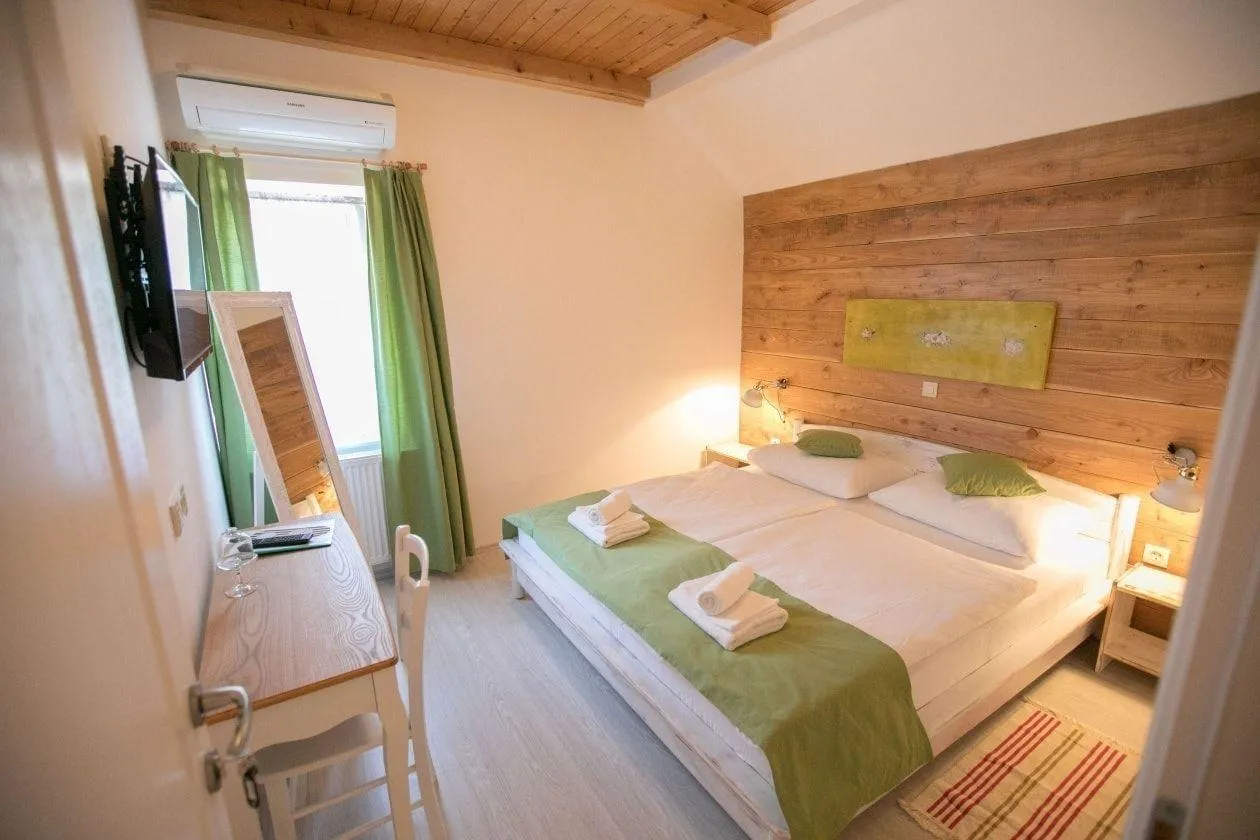 hotel s apartmanima, mirna lokacija, prilika za investiciju - slika 13