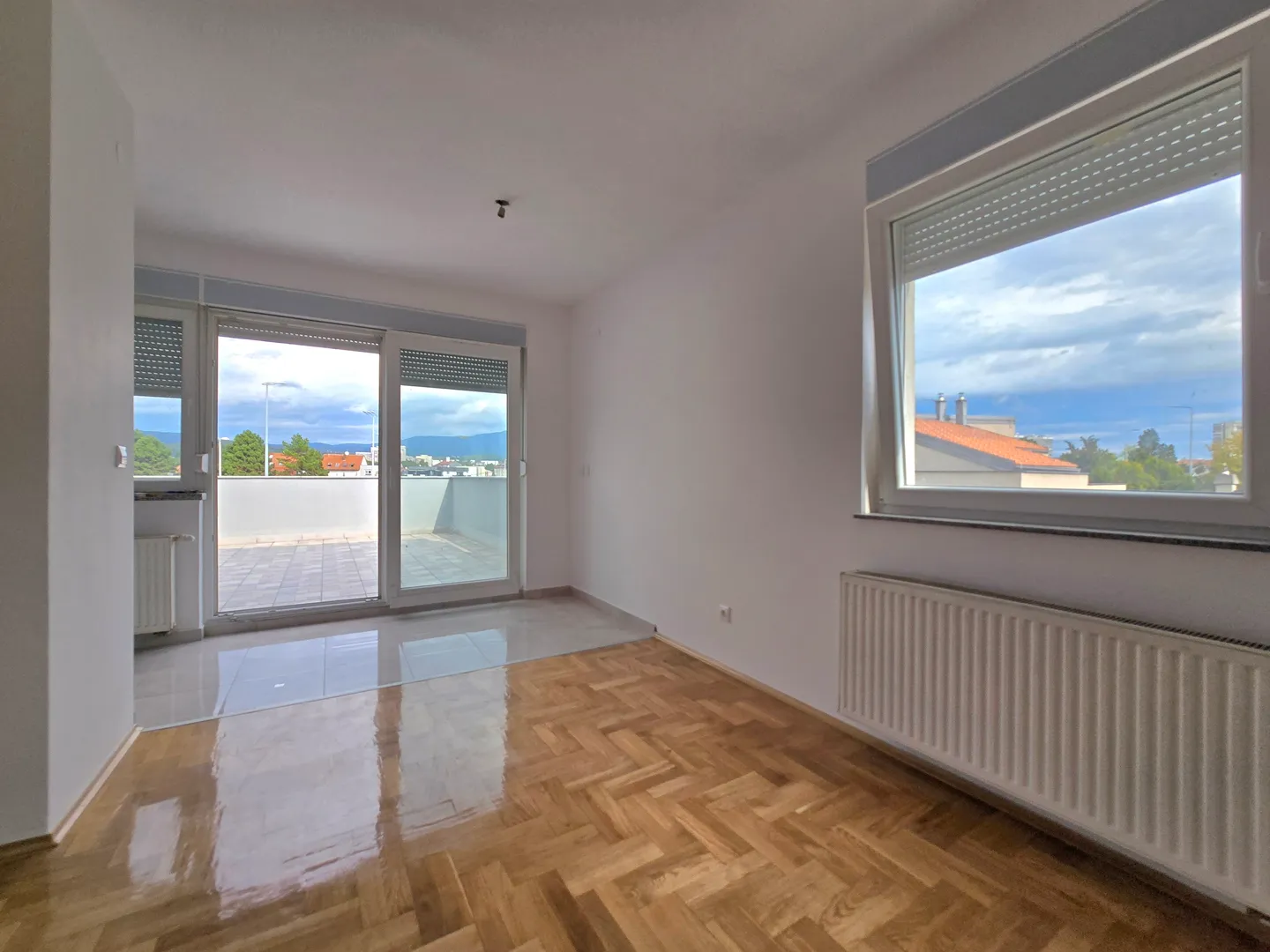Jarun, trosobni, 2.kat, terasa, parking - Zagreb