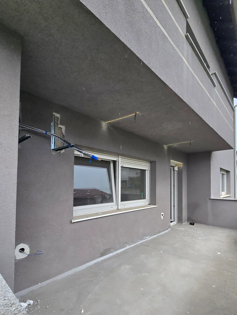 trosobni, 94m2, prizemlje, vrt, 2x parking, novouređeno - slika 2