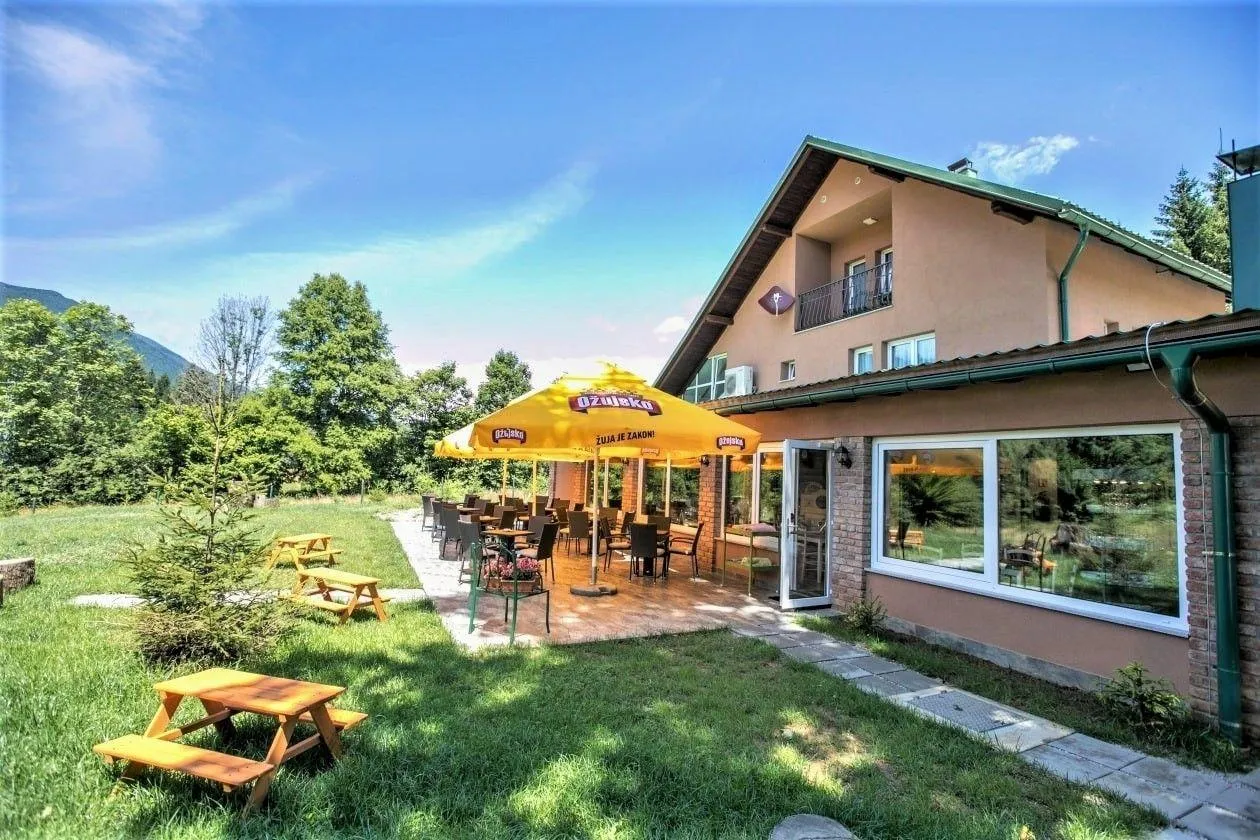 hotel s apartmanima, mirna lokacija, prilika za investiciju - slika 2