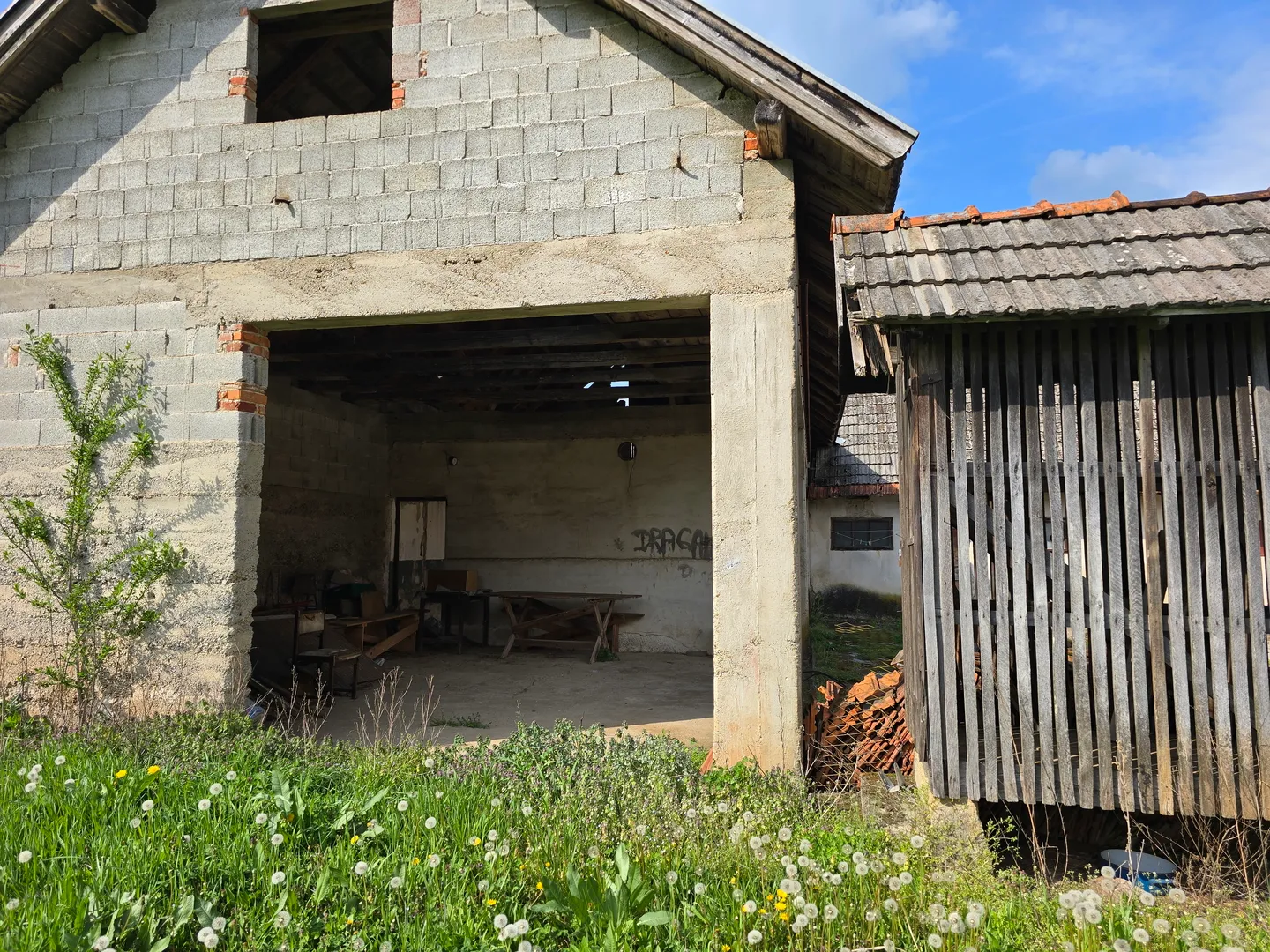 krnjak, useljiva obiteljska kuća s velikim zemljištem! - slika 17
