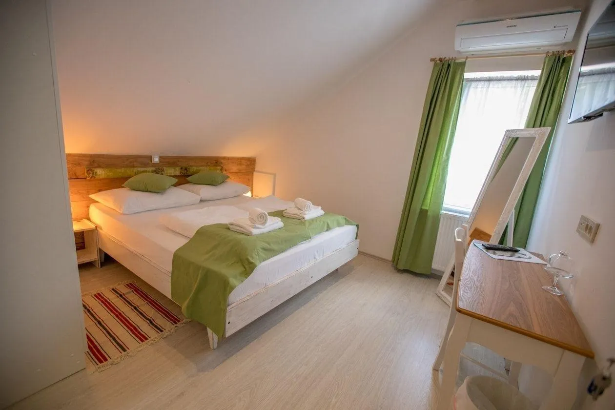 hotel s apartmanima, mirna lokacija, prilika za investiciju - slika 12