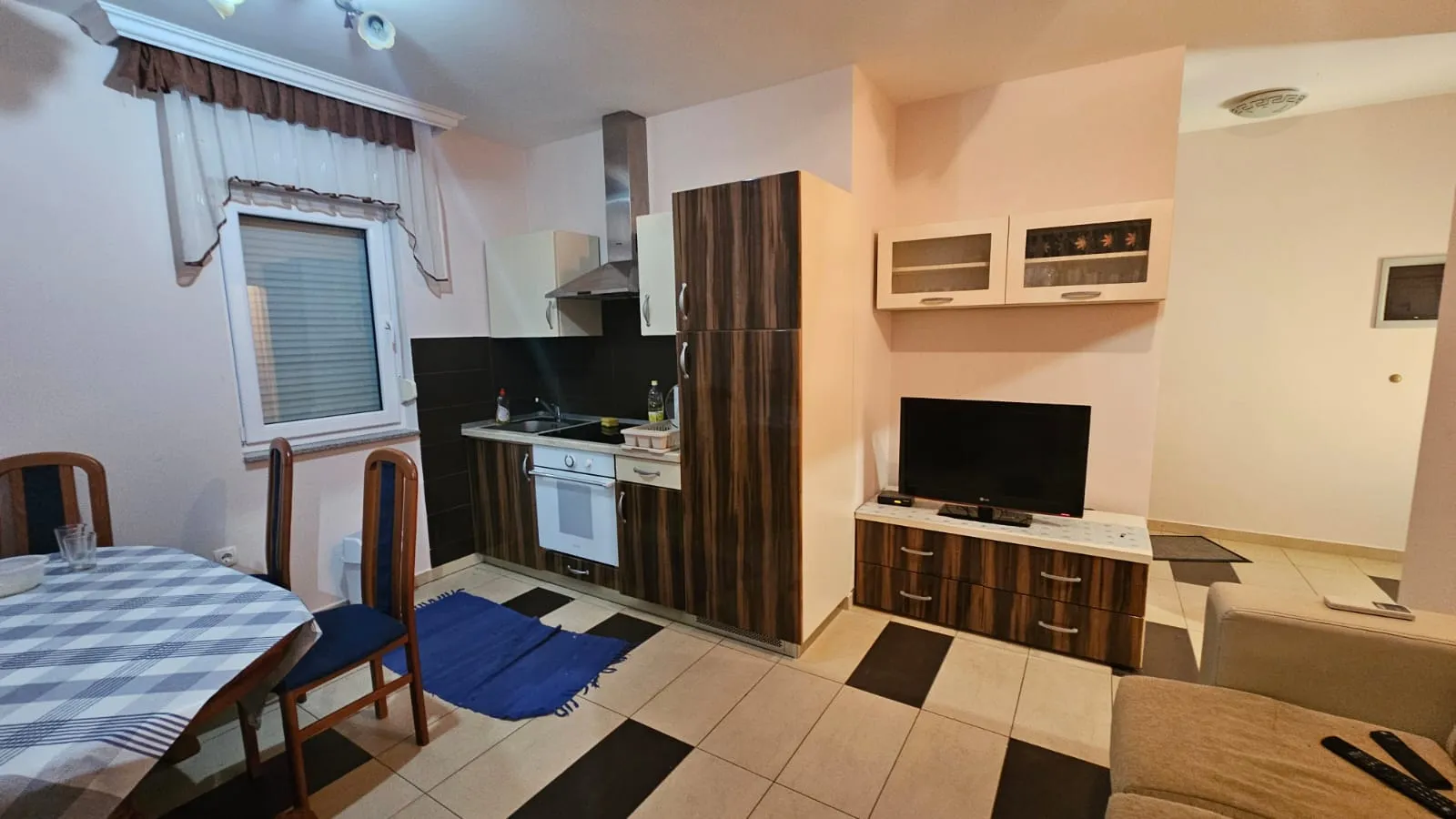 stara novalja: kuća s 3 apartmana, veliko dvorište - slika 16