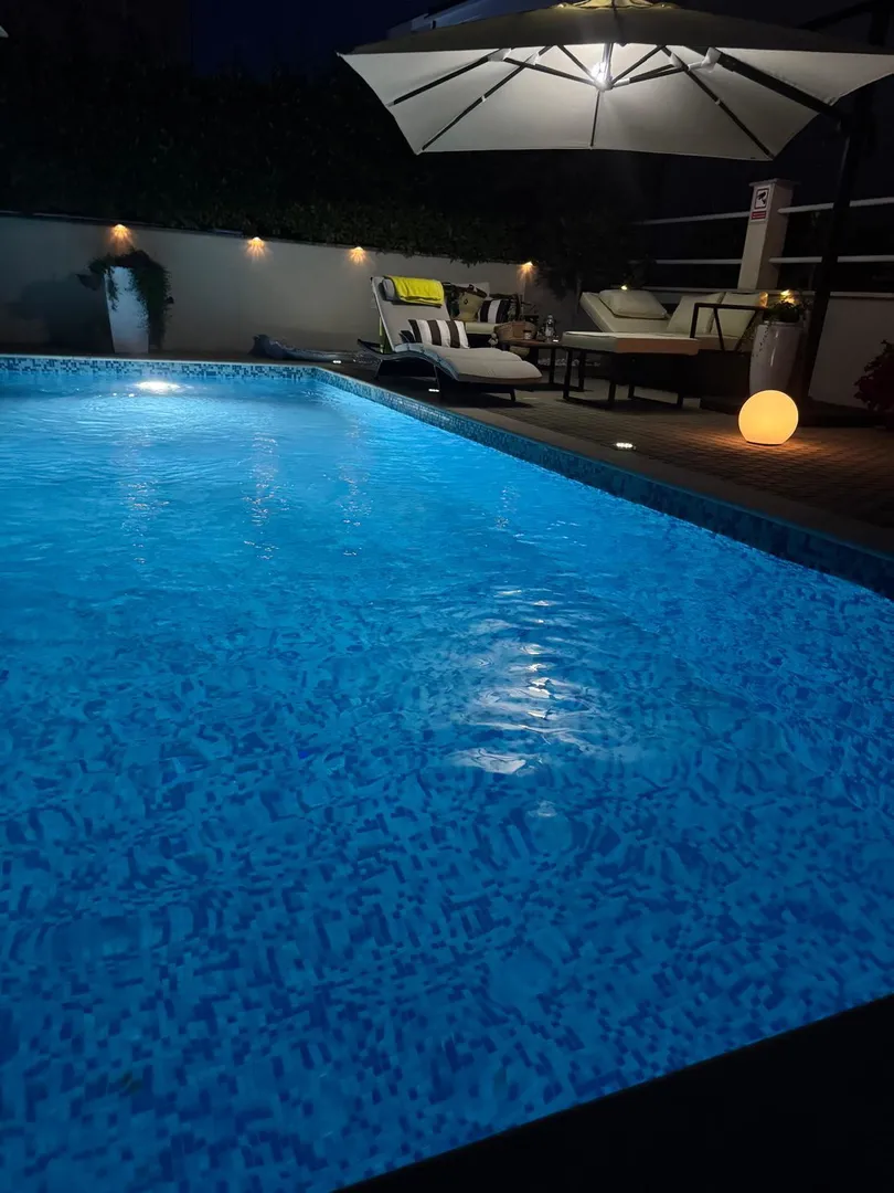 krk, šilo, 46m2, stan s bazenom i pogledom na more - slika 11