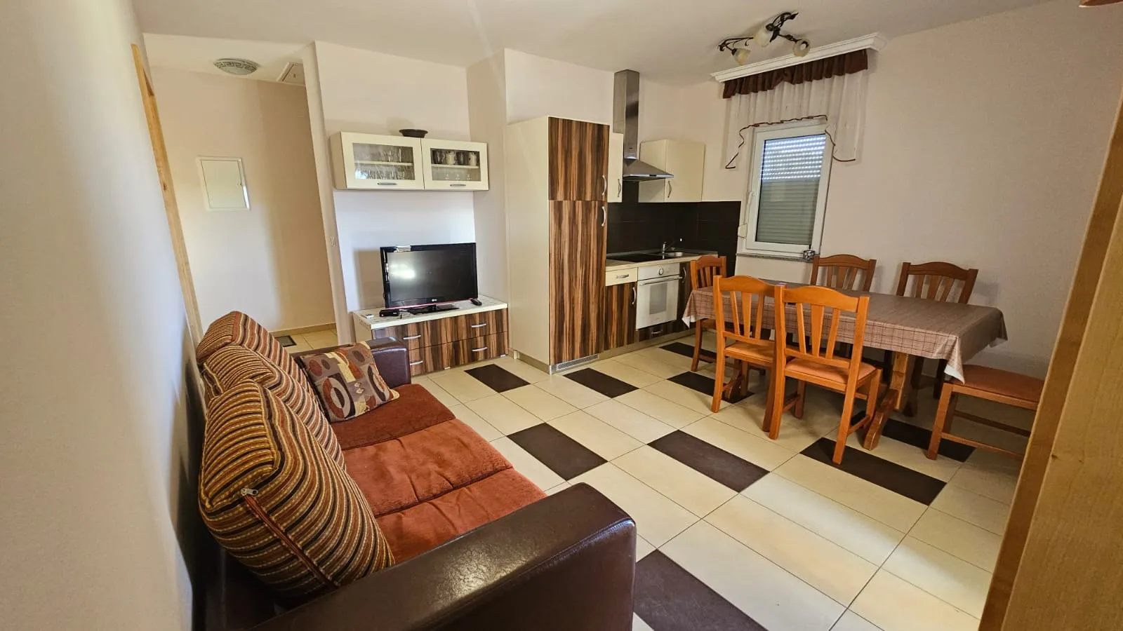 stara novalja: kuća s 3 apartmana, veliko dvorište - slika 9