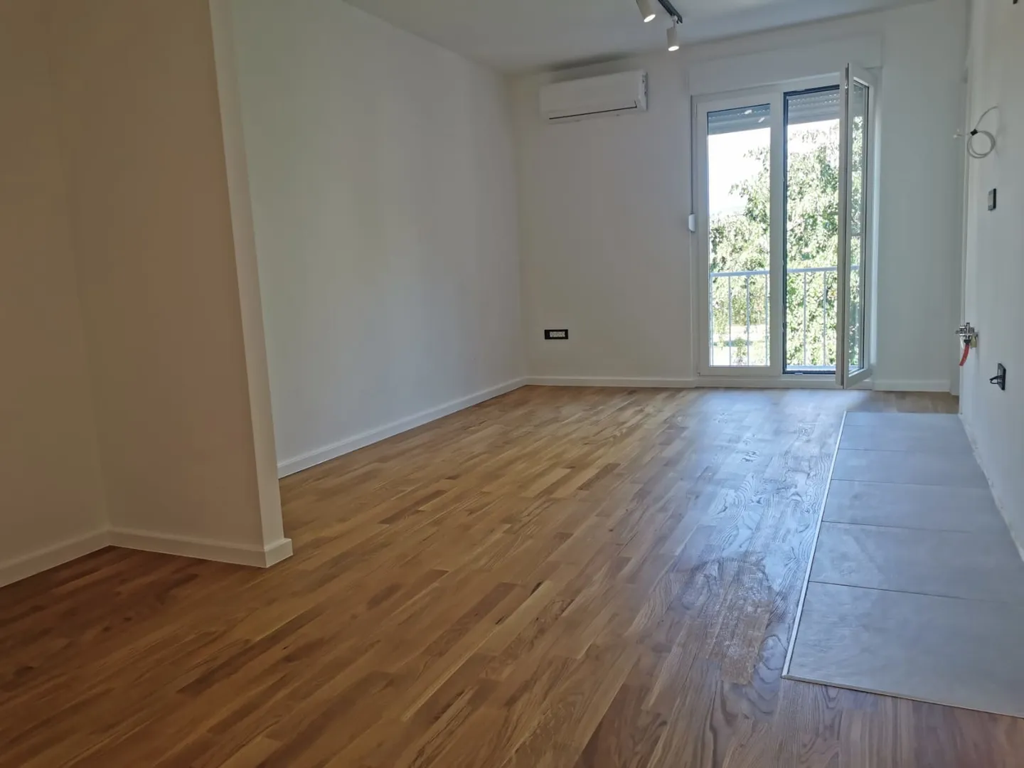 trnsko, 52m2, 2.kat, uređen, spremište - slika 2